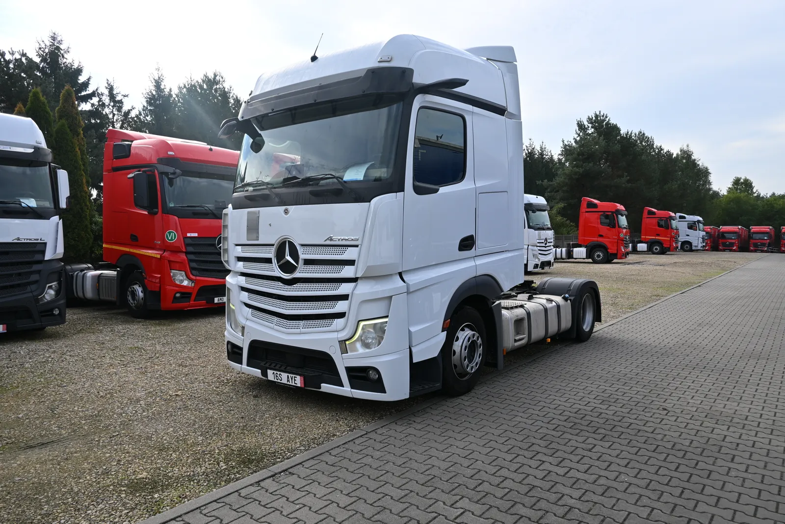 MERCEDES-BENZ ACTROS 1845 MP5 BIGSPACE Lowdec Mega — 1